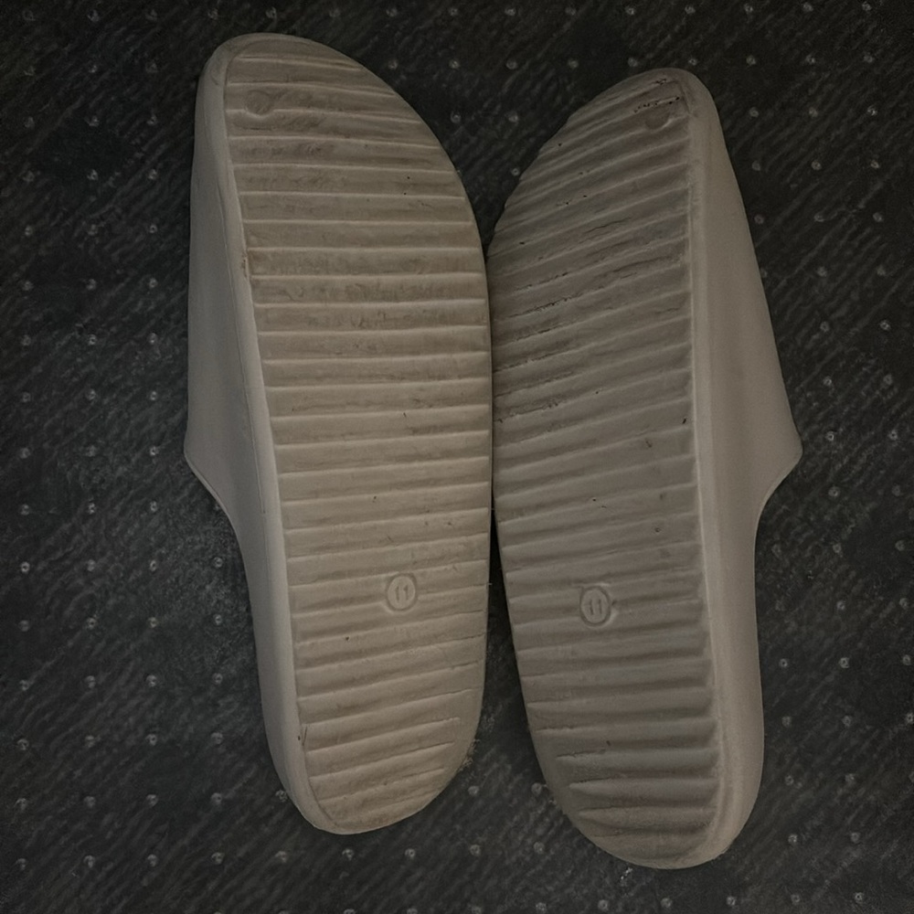 Wild Fable Robbie’s Slide Cream Sandals - Picture 3 of 3